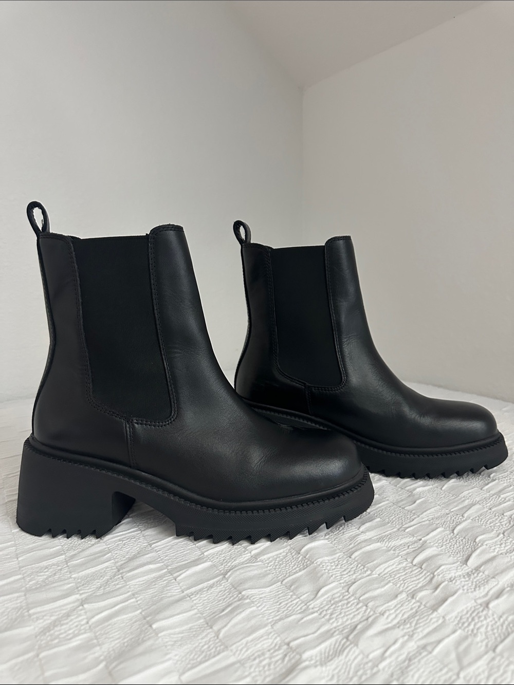 Steve Madden Black Leather Chelsea Lug Heel Booties NWOT